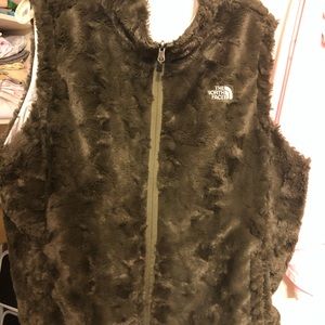 Fur reversible, dark gray,has defect